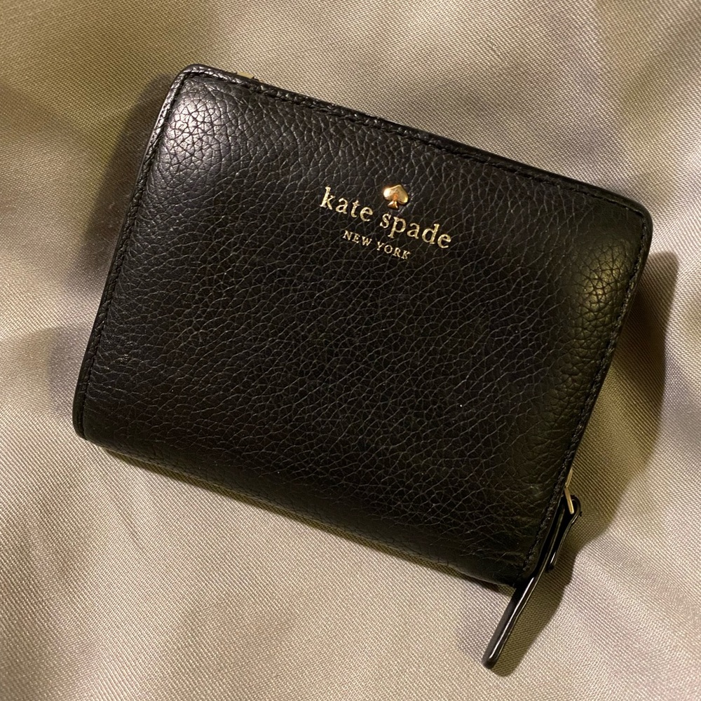 KATE SPADE 🌸 Black Pebbled Leather Wallet